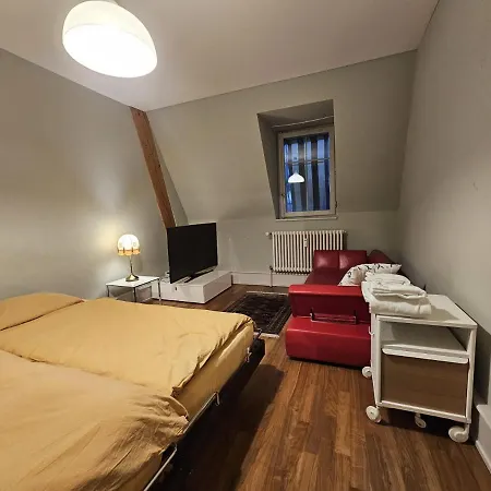 High-end In & Up To 7 Seats Cars Option Bed & Breakfast *